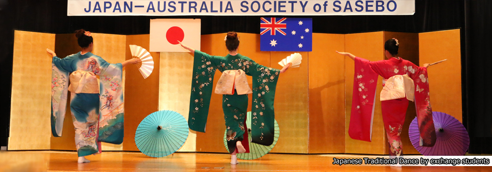 Japanese Traditional Dance by exchange students